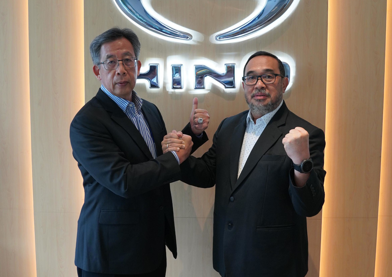 Susilo Darmawan (kanan), Sales Director yang sebelumnya menjabat sebagai Chief Executive Officer (CEO) PT Indomobil Trada Nasional
