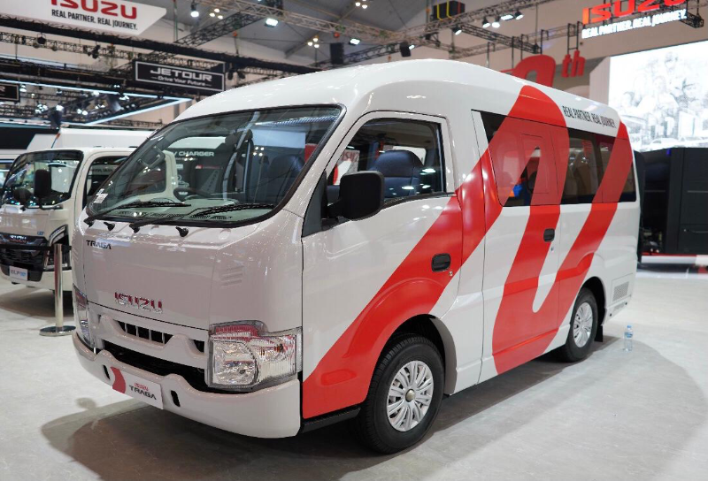Isuzu Traga Bus