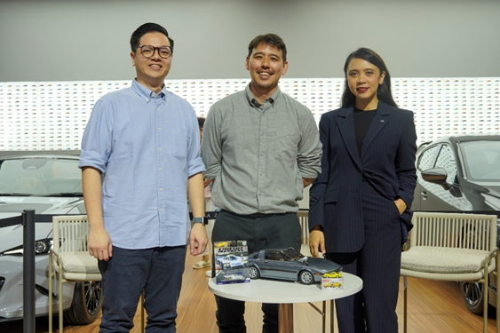 Unik Nih 1.440 Buah Diecast Mazda Mejeng di GIIAS 2024 Pramita Sari (kanan), Marketing & Communications General Manager PT EMI.