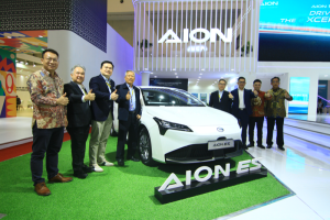 Harga AION ES Beneran Gak Sampai Rp 400 Juta, Pilihan Menarik Segmen Sedan Listrik!