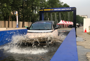 Sensasi Test Drive di GIIAS 2024, Ada Water Obstacle!