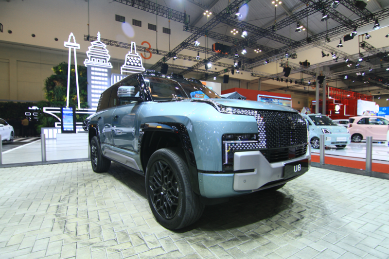 Teknologi platform E4 di BYD YangWang U8