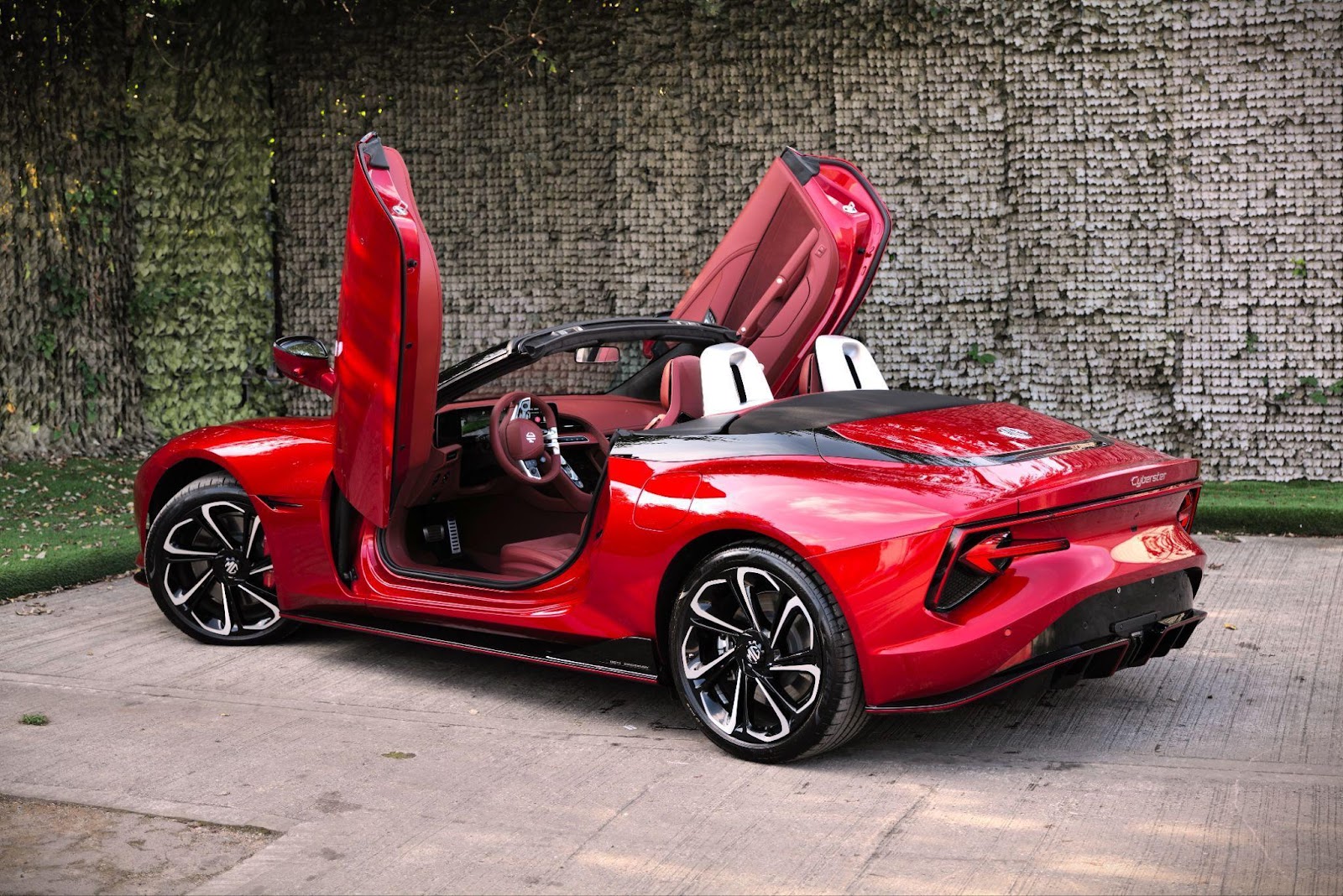 MG Cyberster EV punya desain buritan yang sporty