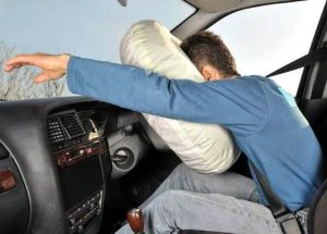 Ternyata Begini Cara Kerja Airbag Mobil, Dari Diam Sampai Mengembang