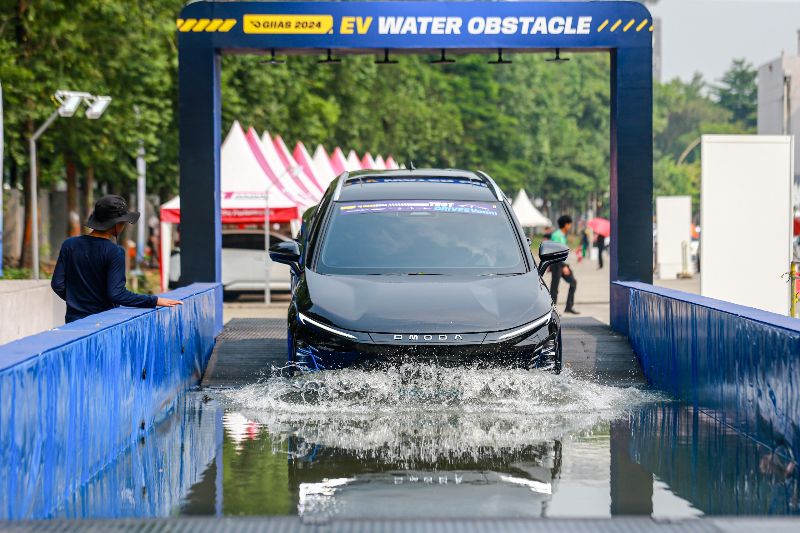 Sensasi Test Drive di GIIAS 2024, Ada Water Obstacle! Sensasi test drive di GIIAS 2024 ada water obstacle