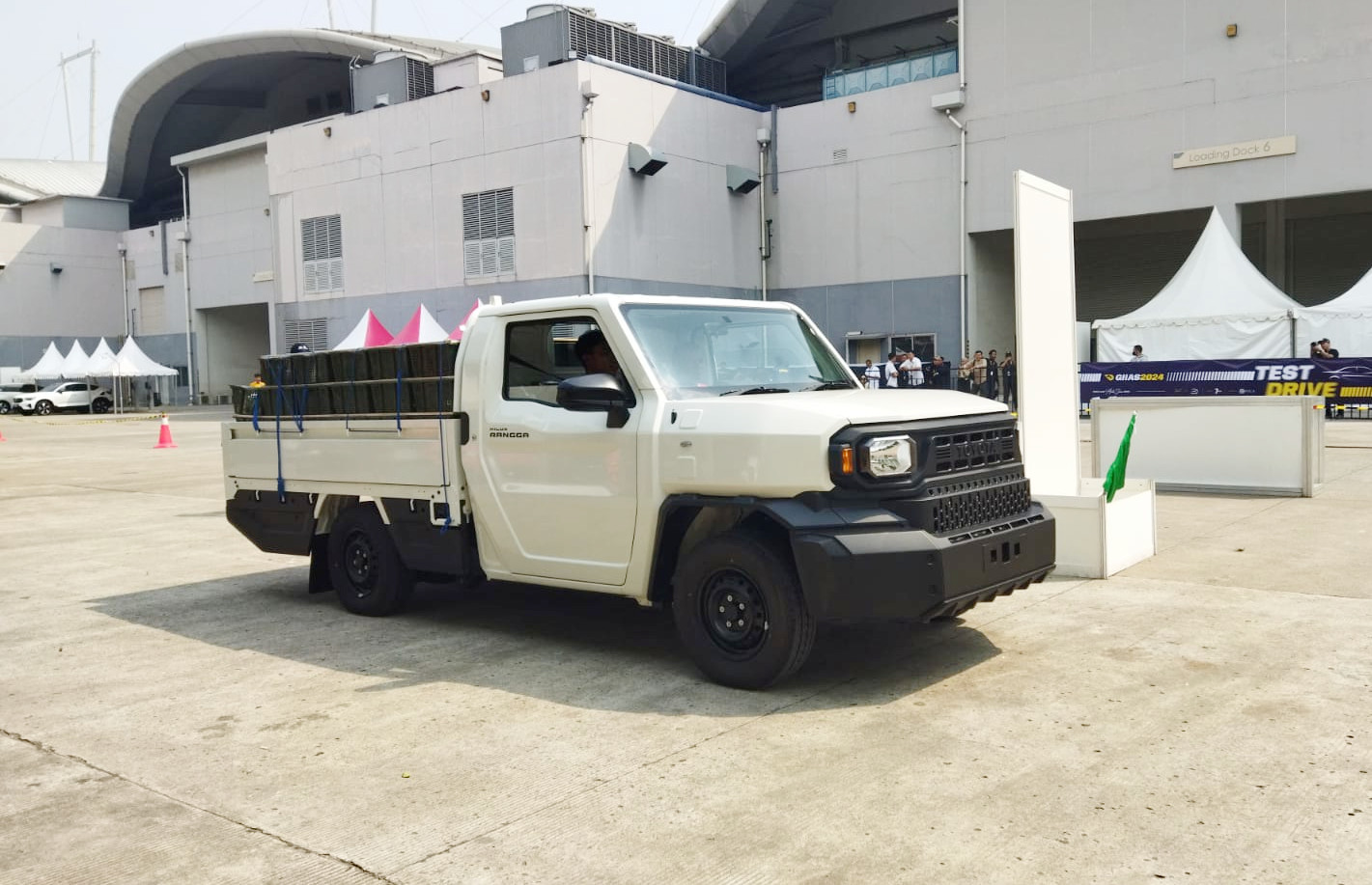 Bocoran Mobil Baru Akhir Tahun 2024, Perang Harga dan Model Kekinian! Impresi nyetir Toyota Hilux Rangga bermesin 2GD
