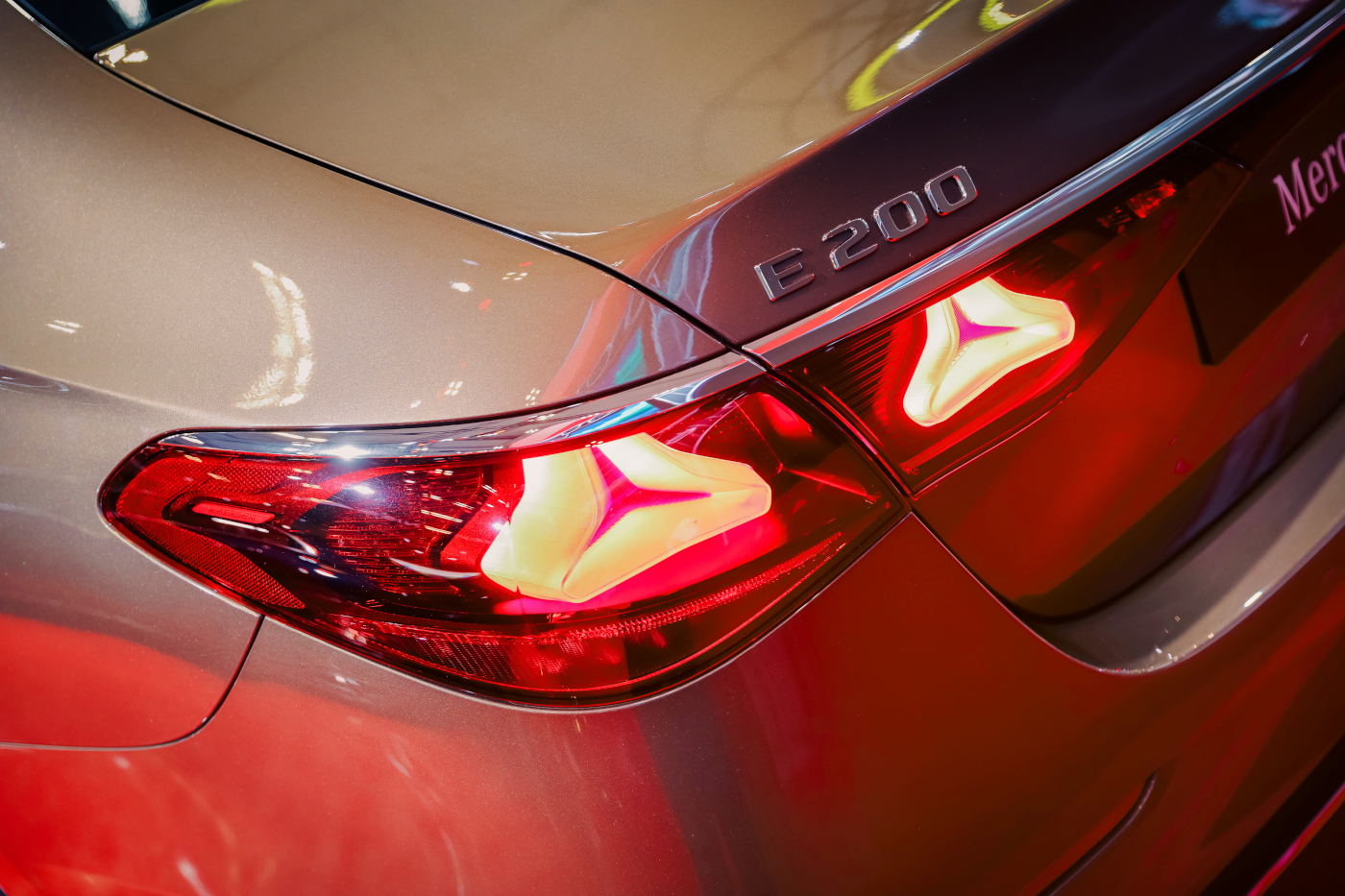 Desain lampu belakang full LED