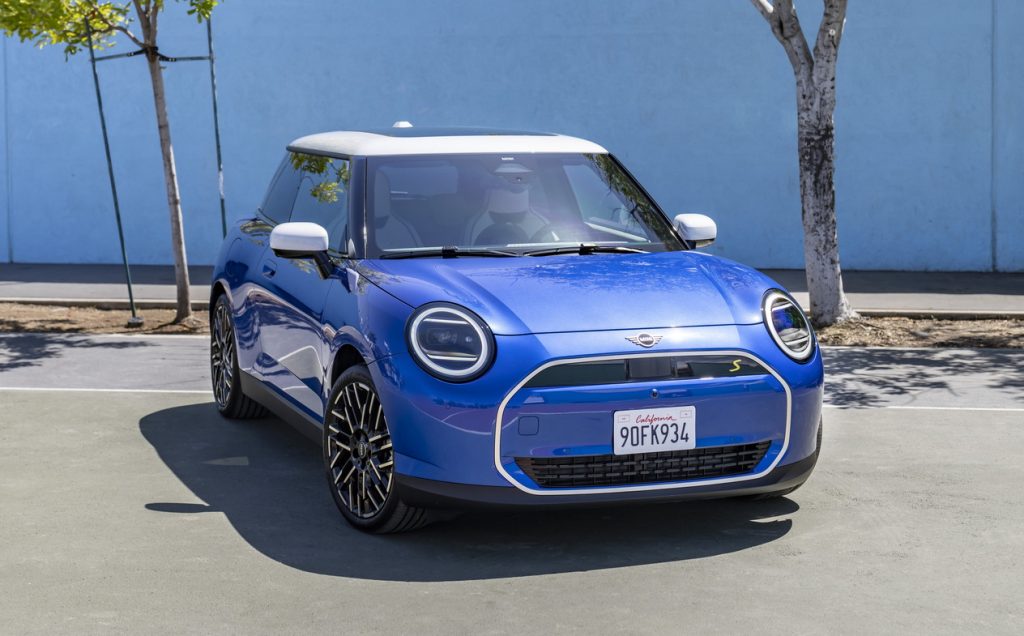 Mini Cooper SE EV terkena recall