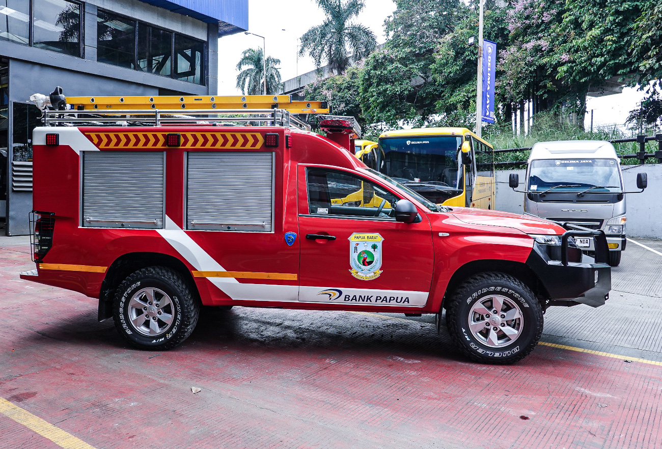 Modifikasi Mitsubishi Triton Single Cabin dilengkapi ire pump, suction hose, rubber hose (outlet inlet), nozzle jet, fire extinguisher, protective equipment, dan peralatan lainnya