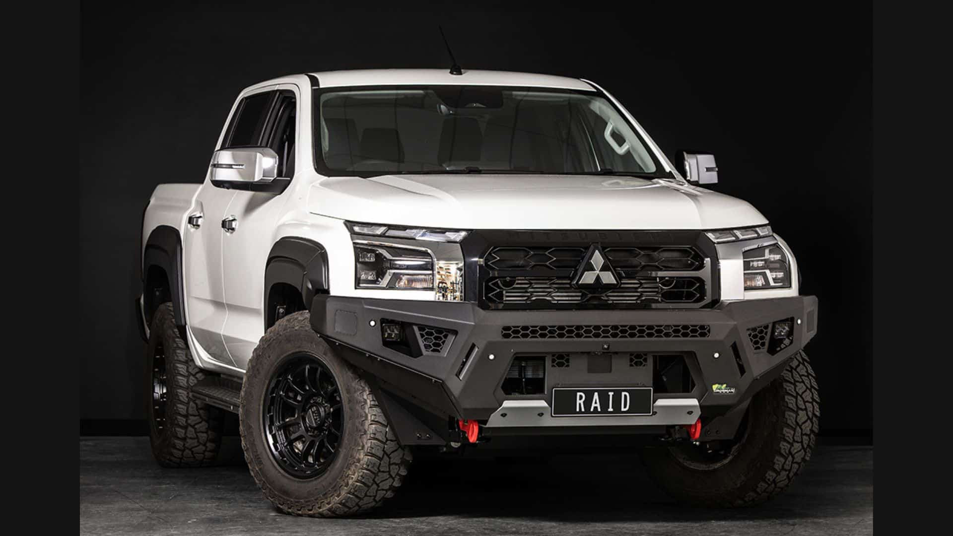 Mitsubishi Triton gen 6 pakai bumper baja Ironman 4x4