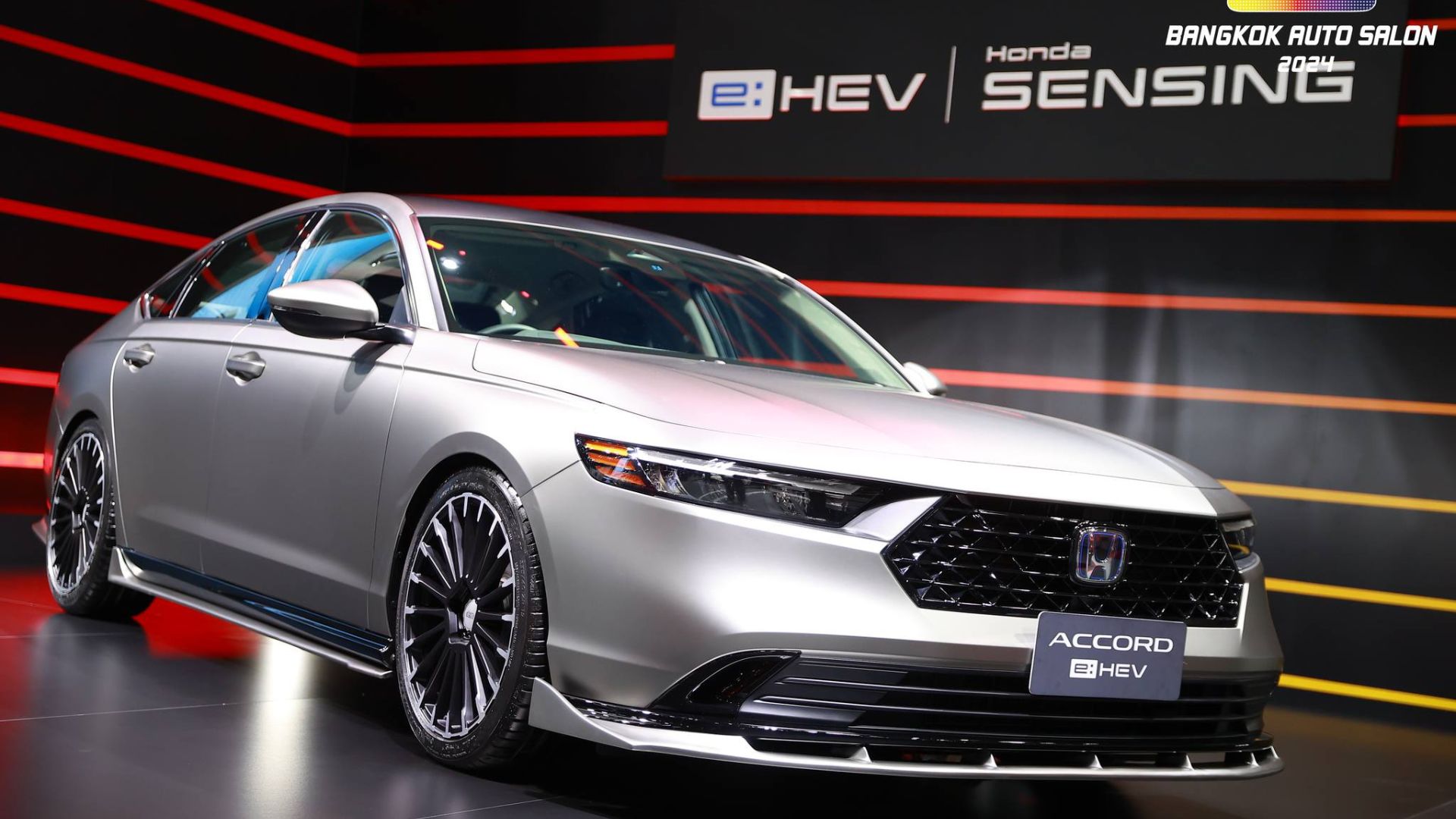 Honda Accord dengan body kit Mugen jadim makin sporty