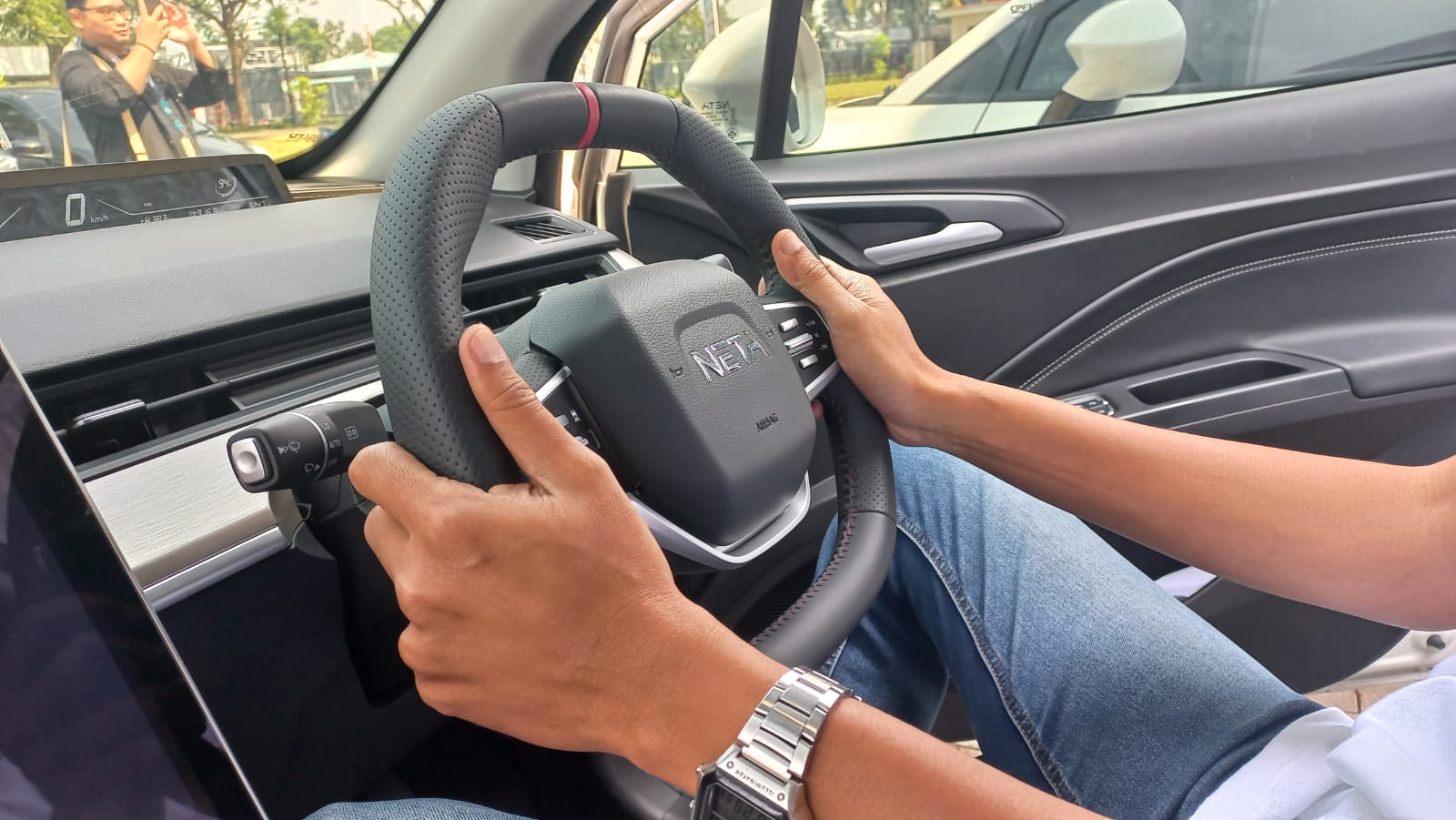 Test Drive Neta V-II Dari Jakarta ke Bandung, Sesuai Ekspektasi? Pengaturan setir tidak ada tilt dan teleskopik