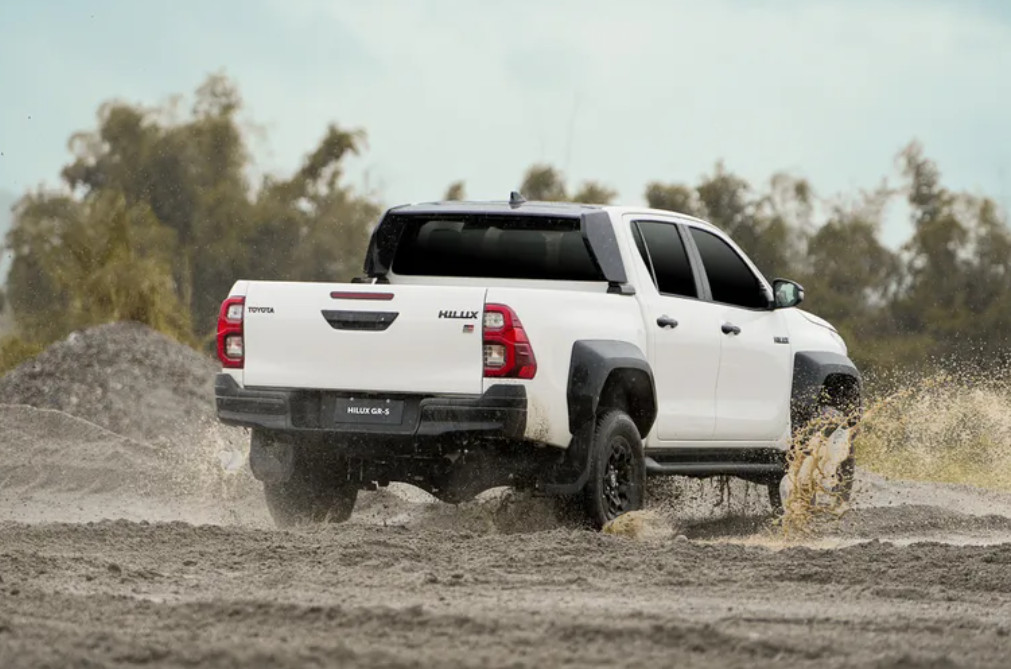 Ada 3.244 unit Hilux GR-S yang beredar di Filipina berpotensi sports bar terlepas