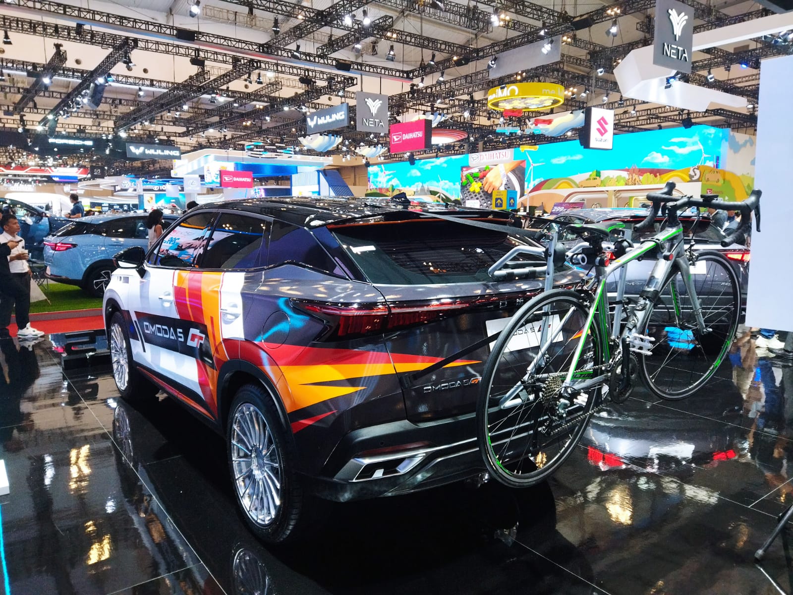 Referensi modifikasi Chery Omoda 5 GT ganti velg, pasang bike rack