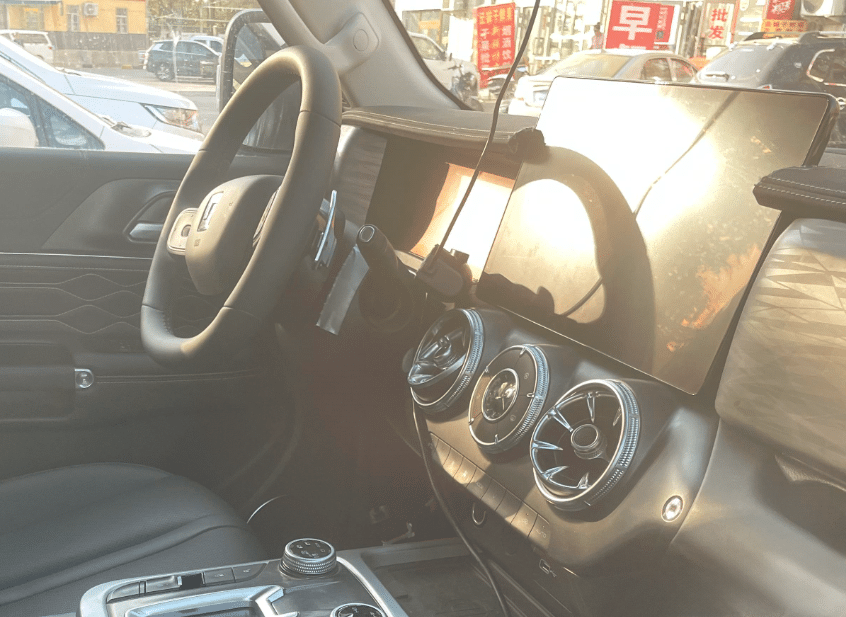 GWM Tank 300 Facelift Rilis di Cina