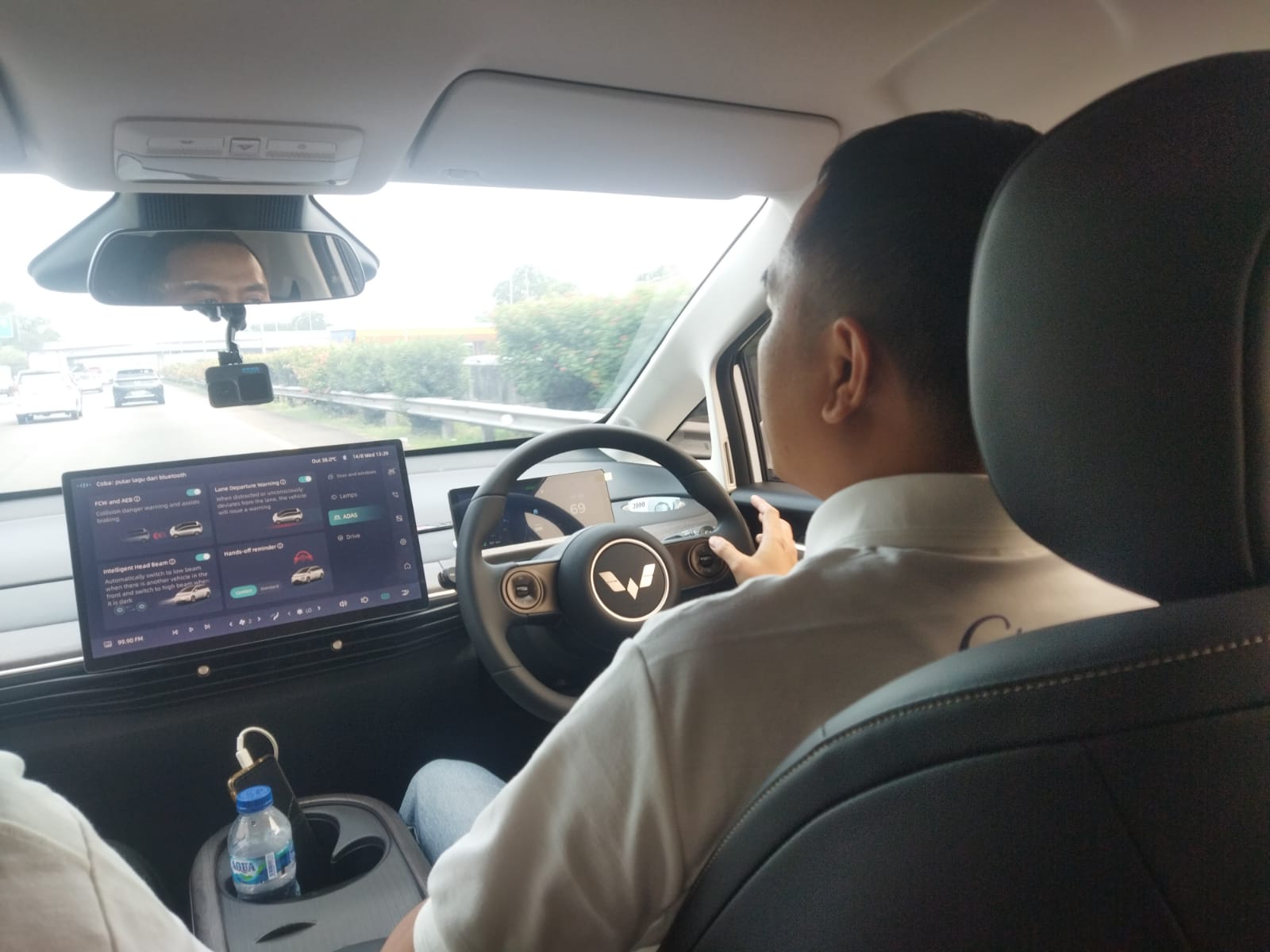 Kelebihan dan Kekurangan Wuling Cloud EV Tes Jalan Rute Menengah Hingga Jauh Feel setir kurang riil dan handling limbung