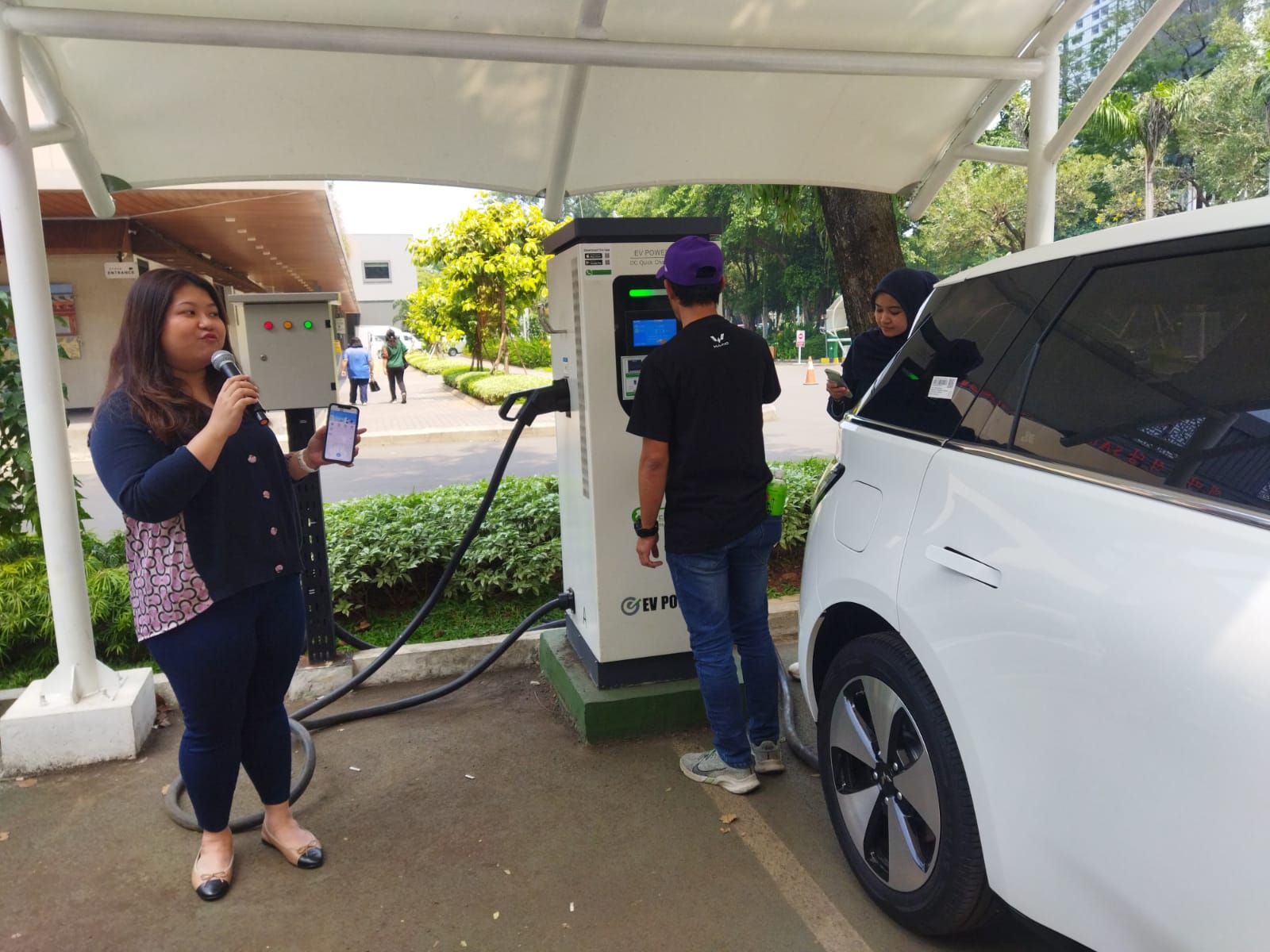 Kelebihan dan Kekurangan Wuling Cloud EV Tes Jalan Rute Menengah Hingga Jauh Area pengecasan terbatas