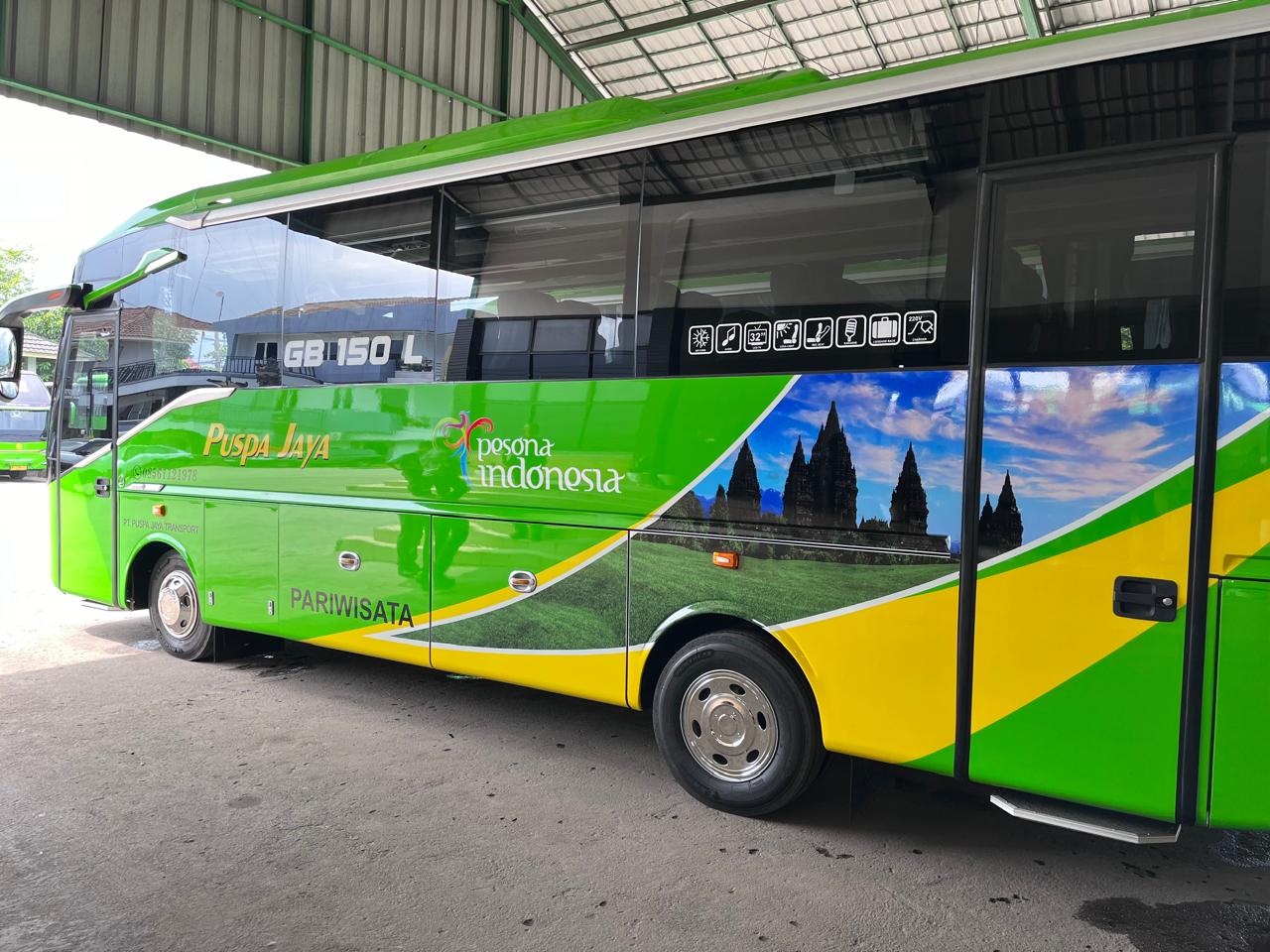 PO Puspa Jaya Lampung Tambah Armada Baru Hino GB Bus 150 L Pakai Roh Laksana Bus medium ini berkapasitas penumpang 33 tempat duduk.