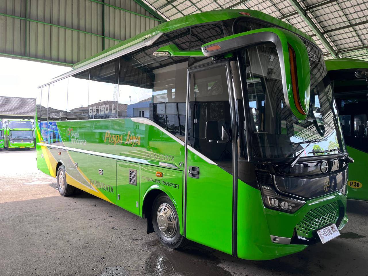 PO Puspa Jaya Lampung Tambah Armada Baru Hino GB Bus 150 L Pakai Roh Laksana Bus Medium Hino ini pakai mesin Euro4 yang tangguh