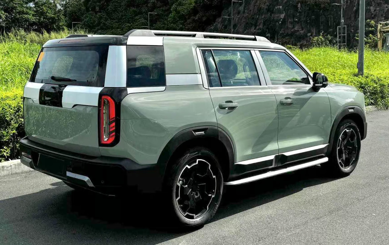 Sosok BAIC BJ30 kedapatan tengah tes jalan di Filipina, hadir dengan dimensi sedang dan desain mengotak serta emblem tertutup selotip