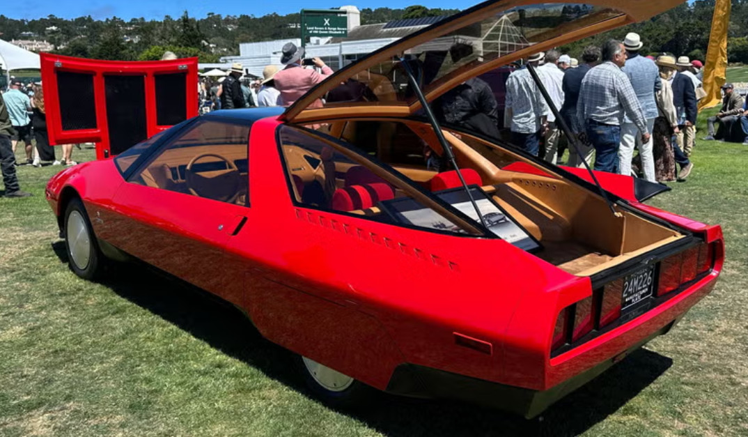 Mobil Konsep Ford Klasik Terbakar Saat Digendong Trailer, Harga Setara 24 Innova Zenix Q Hybrid Modellista Ford Probe I tahun 1979 saat mengikuti Pebble Beach Concours d’Elegance