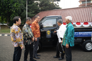 DFSK SERES Indonesia Donasikan 1 Unit DFSK Super Cab ke Universitas Indonesia