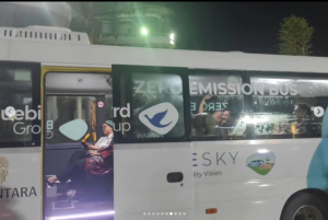 Para Menteri Naik Bus Listrik Bluebird Jelang Sidang Kabinet Paripurna di IKN Nusantara