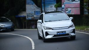 7 Kekurangan BYD M6, Sulit Tandingi Toyota Zenix?