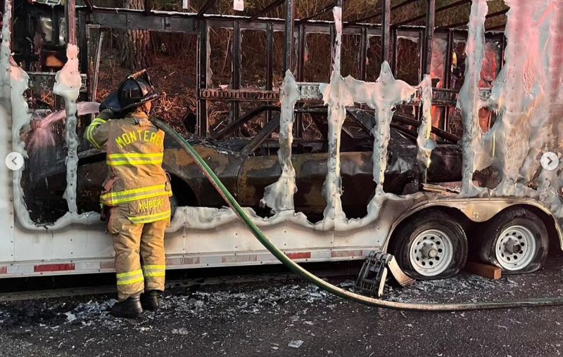 Mobil Konsep Ford Klasik Terbakar Saat Digendong Trailer, Harga Setara 24 Innova Zenix Q Hybrid Modellista Mobil Konsep Ford Klasik terbakar
