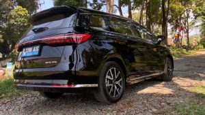 Ini Alasan BYD M6 Punya Ground Clearance Rendah