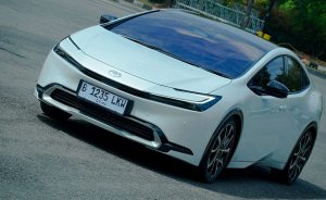 Begini Impresi Berkendara All New Prius PHEV
