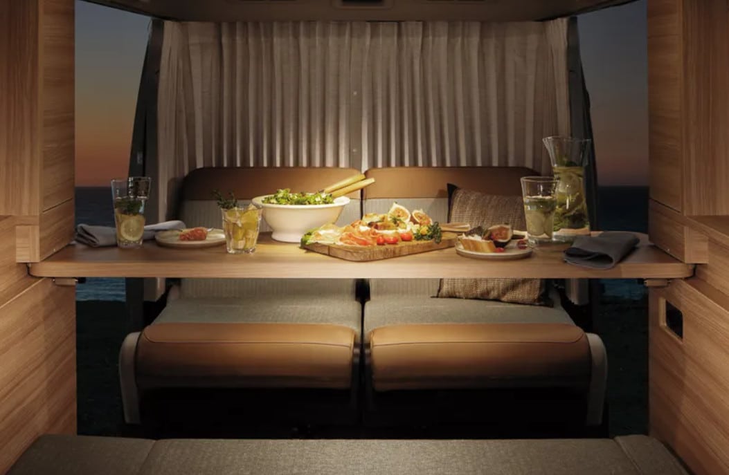 Kabin all in one, ruang tamu, kamar tidur, ruang makan, dan ruang kerja jadi satu