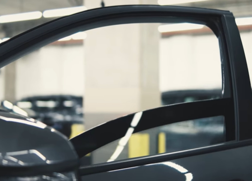 Diler Ini Sediakan Toyota Hilux Hingga Fortuner Anti Peluru Bagian kaca menjadi area yang diberi pelapis anti peluru lebih kuat