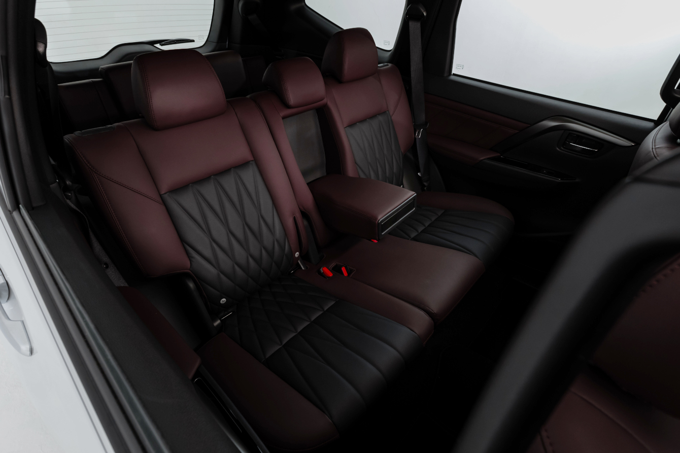 Kabin berlapis kulit kombinasi warna baru hitam dan burgundy