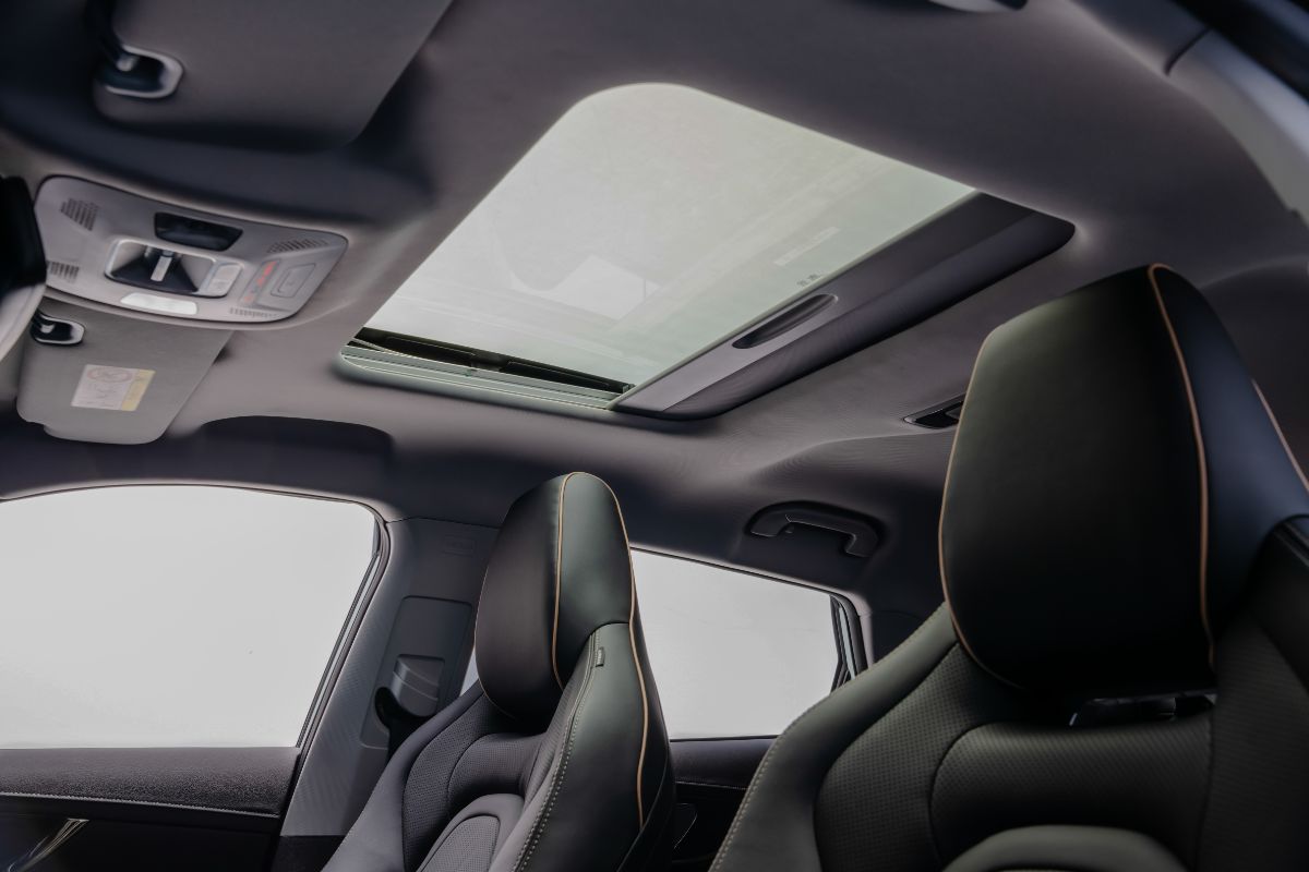 Perbedaan Omoda E5 dan Omoda E5 Pure