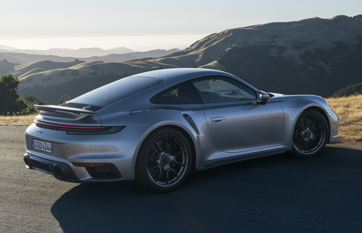 Model peringatan ini dibangun dari basis 911 Turbo S yang rilis tahun 2019 
