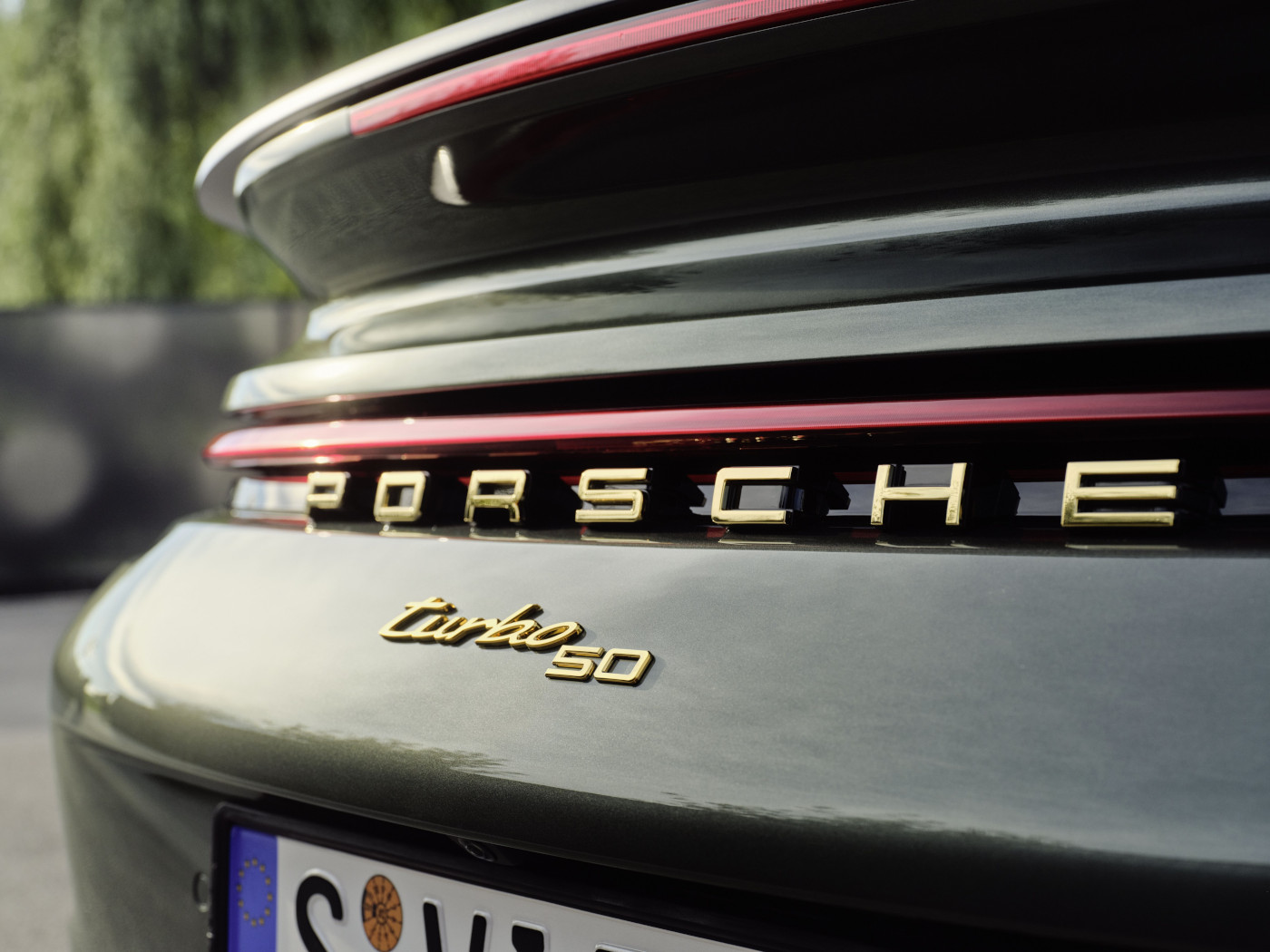 Porsche 911 Turbo 50 Years diproduksi sebanyak 1.974 unit