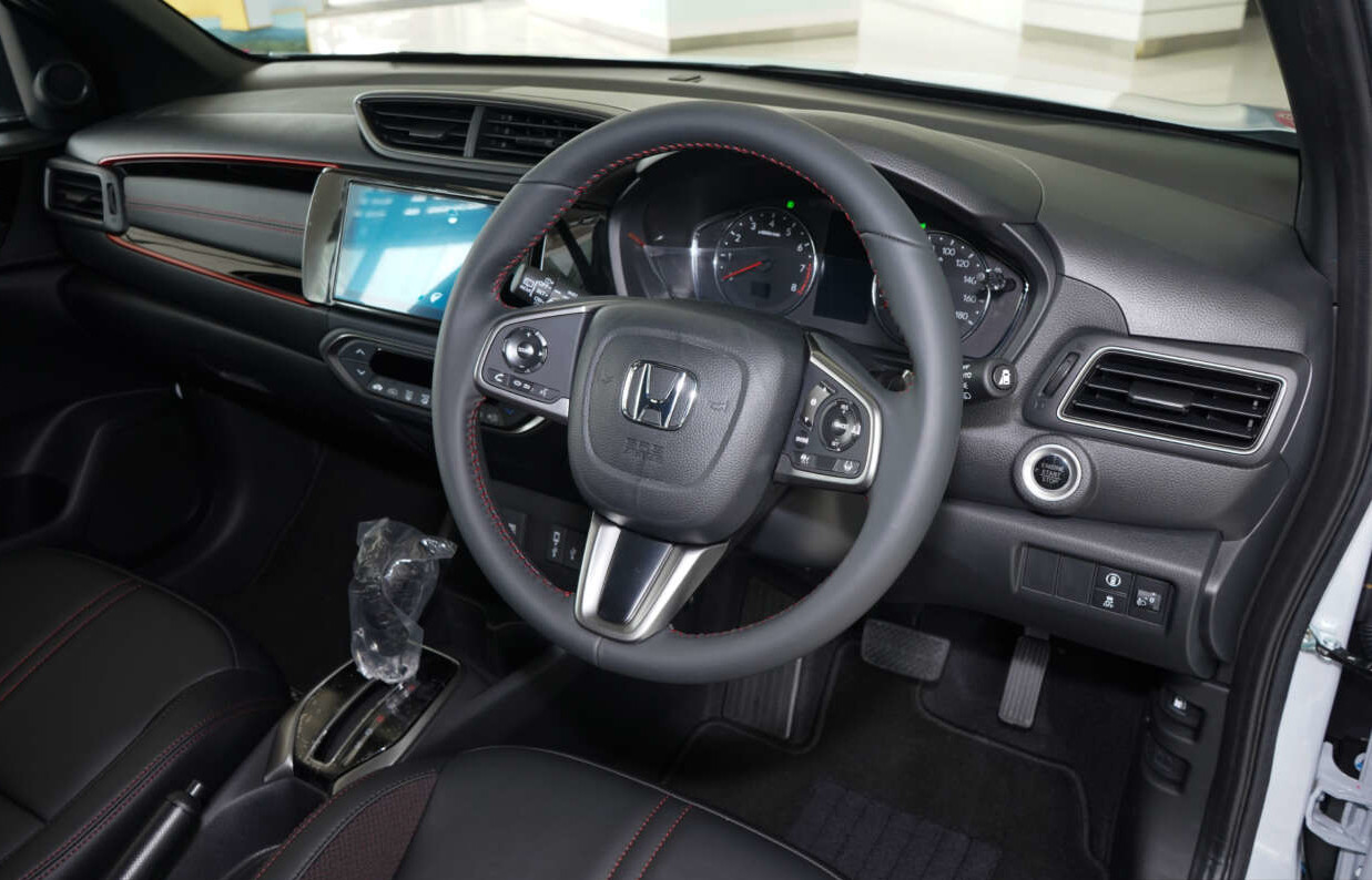 Honda WR-V Edisi Khusus Dirilis Terbatas, Varian RS Yang Dapat Ekstra Paket Modulo Tampilan kabin WR-V SE dengan Audio Digital 7 inci dengan konektivitas Apple CarPlay dan Android Auto