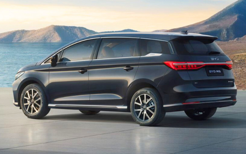 BYD eMAX7 bakal lebih banyak ekspos ornamen krom di fascia dan buritan