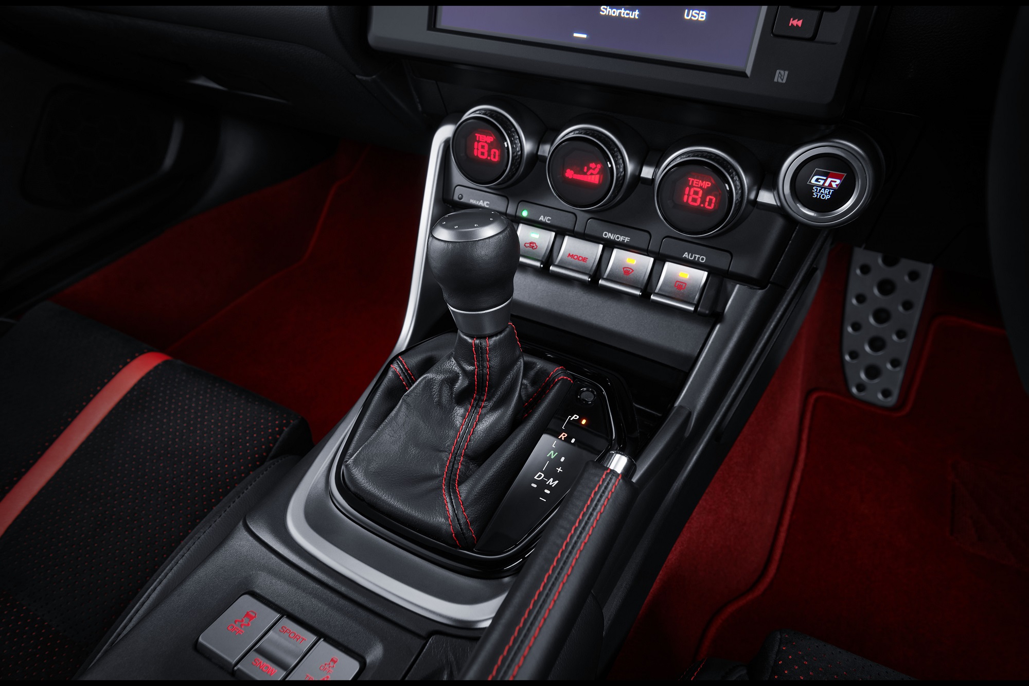 Spesifikasi dan Harga Toyota GR86 Baru Pada transmisi otomatis 6-speed, toleransi putaran mesin ketika menurunkan gigi telah dinaikkan untuk menjaga torsi maksimal