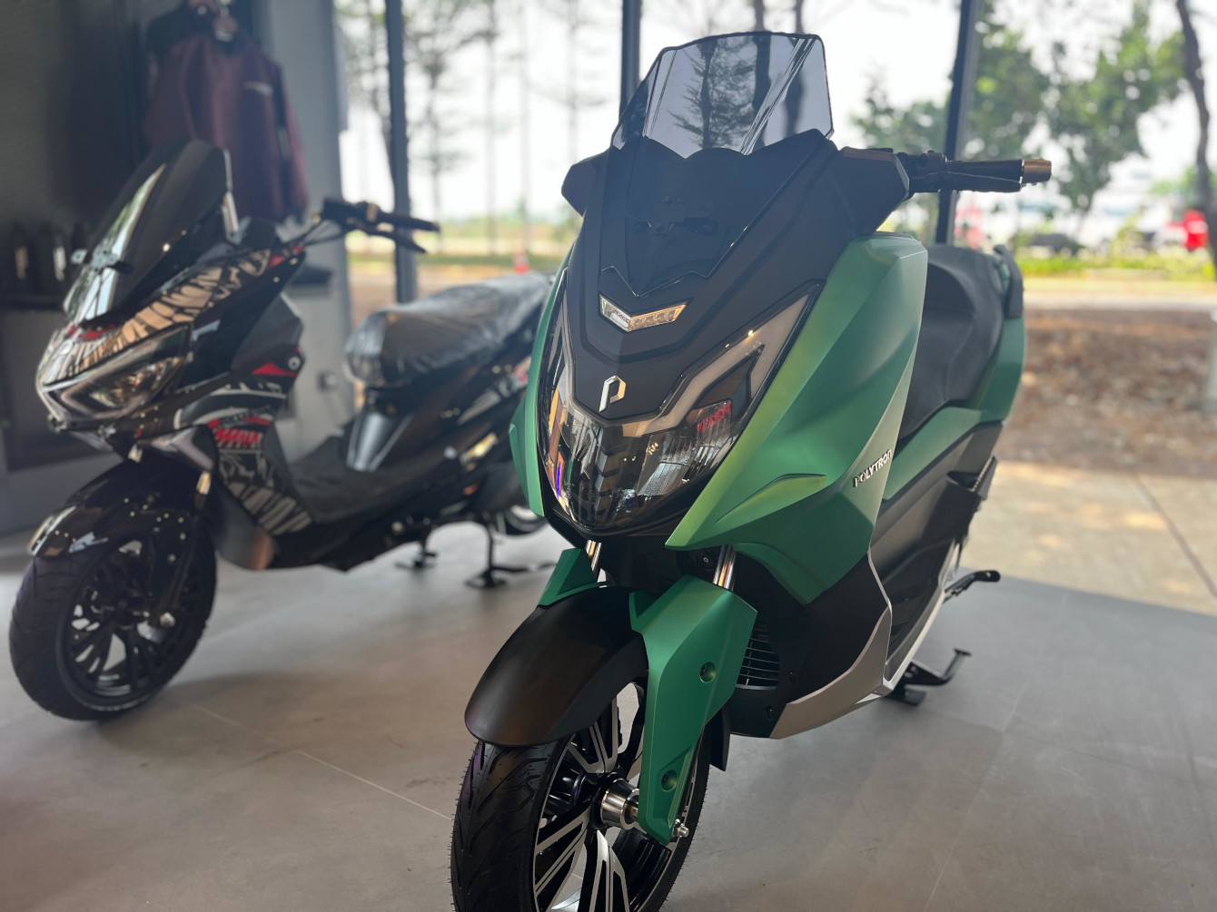 Polytron Fox-500 jadi salah satu lini jualan showroom Polytron Semarang