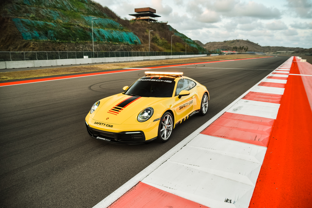 Porsche 911 Carrera S sebagai safety car resmi dari Porsche Indonesia