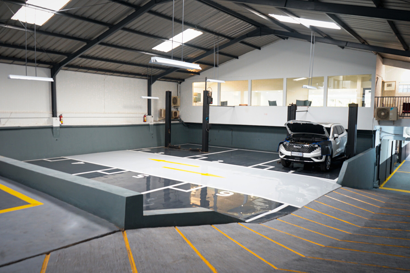 Selain service workbay nyaman, diler ini juga menawarkan Mobile Service