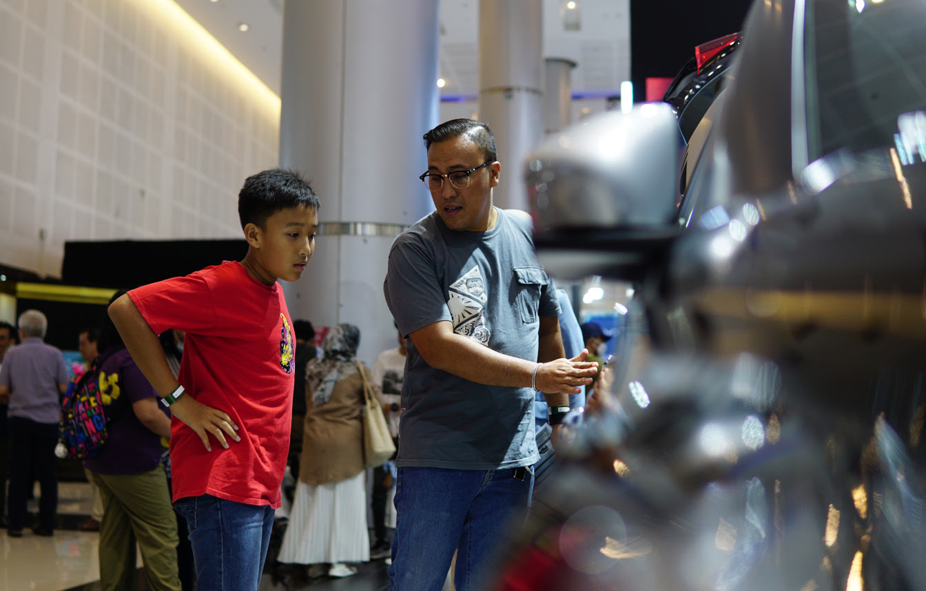 Kemeriahan Akhir Pekan di GIIAS Surabaya 2024 GIIAS Surabaya 2024 diharapkan dapat memberikan pengalaman berharga dan inspiratif bagi setiap pengunjung