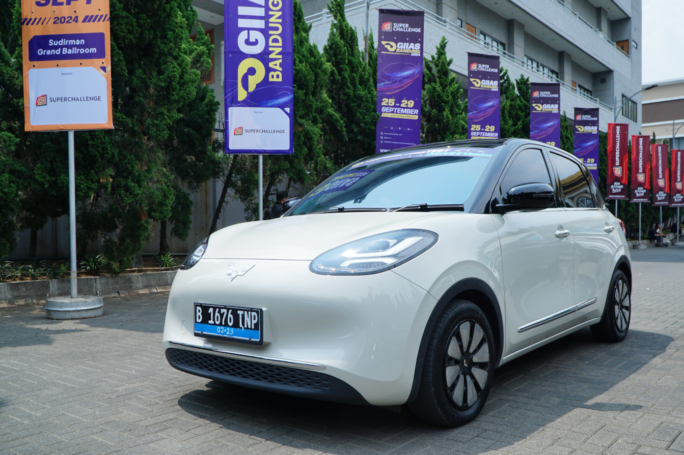 Unit tes drive BinguoEV di GIIAS Bandung 2024 