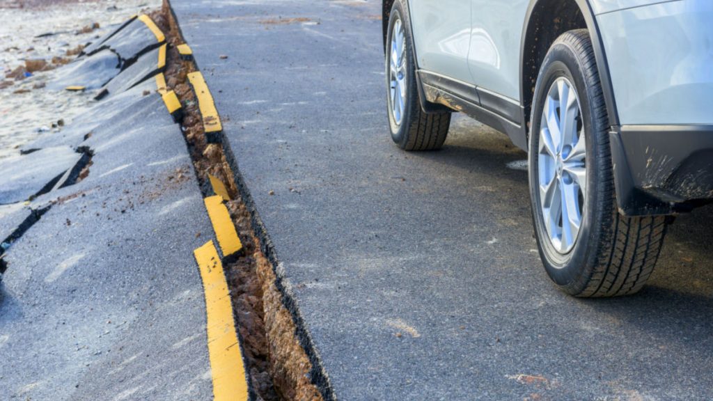 Ada beberapa tips berkendara saat terjadi gempa bumi