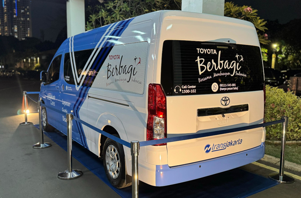 HiAce Premio punya modal kabin luas dan pintu yang terbuka lebar