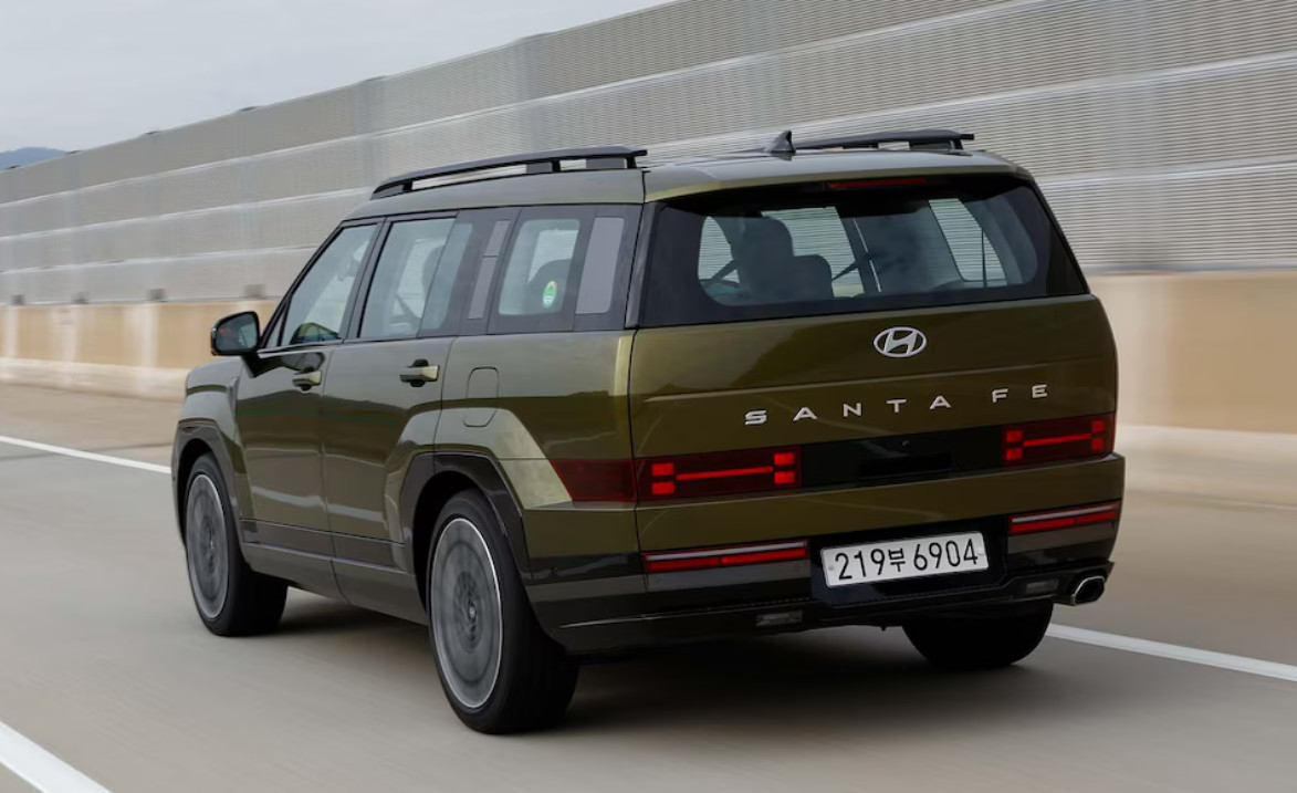 Hyundai Santa Fe baru hadir dengan desain mengotak