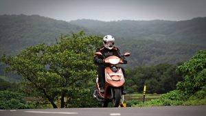 Cara Mengerem di Tanjakan dengan Sepeda Motor Biar Lebih Aman