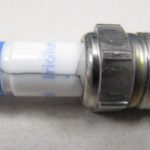 Ternyata Ini Alasan Busi Motor Bisa Retak - Tuwaga